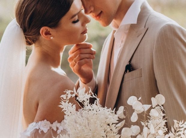 Maßgeschneiderte Hochzeitsanzüge von Varazio - Eleganz und Individualität