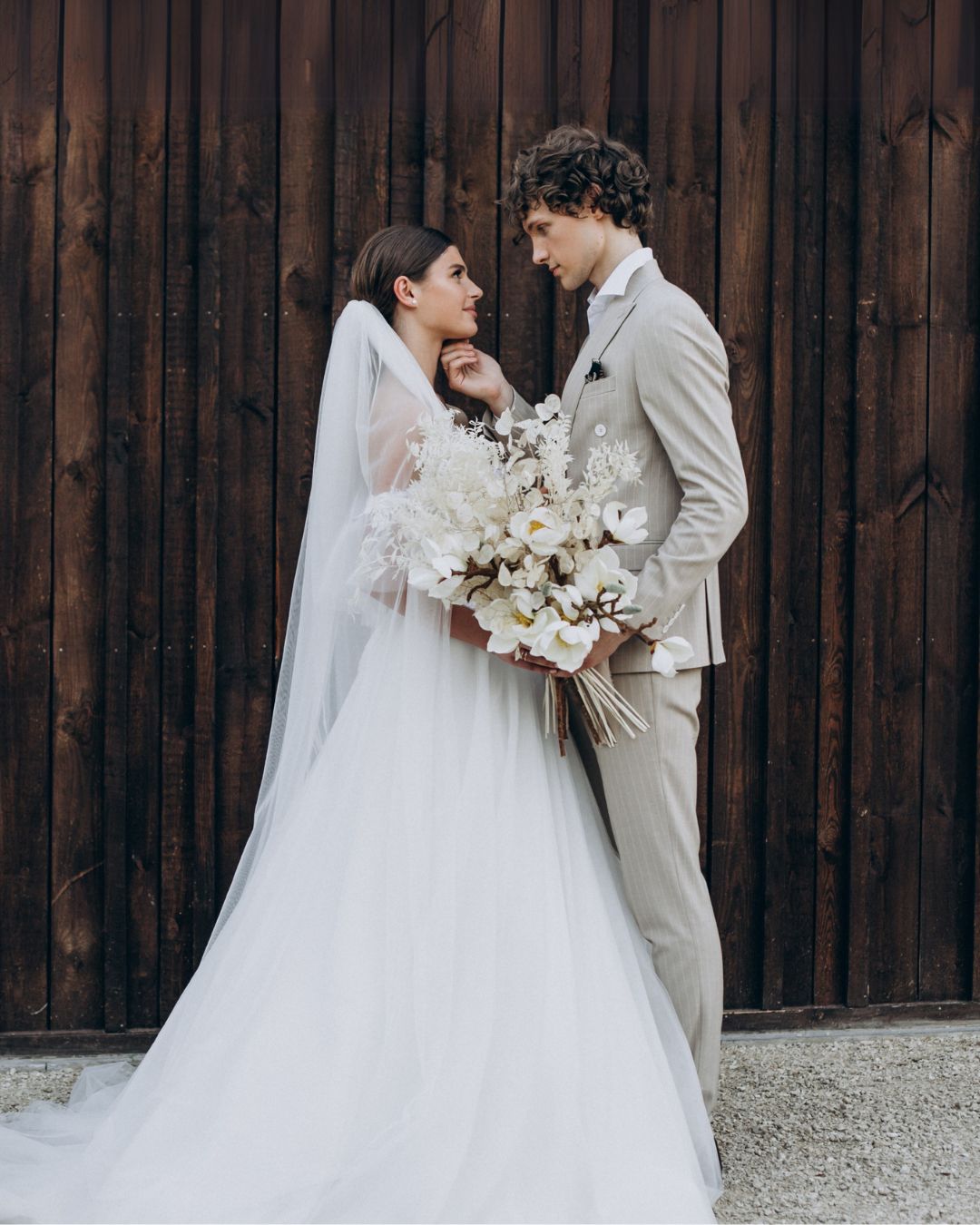 Maßgeschneiderte Hochzeitsanzüge von Varazio - Eleganz und Individualität