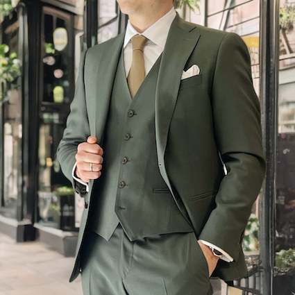 Maßgeschneiderte Herrenmode von Varazio - Handwerkskunst und Präzision